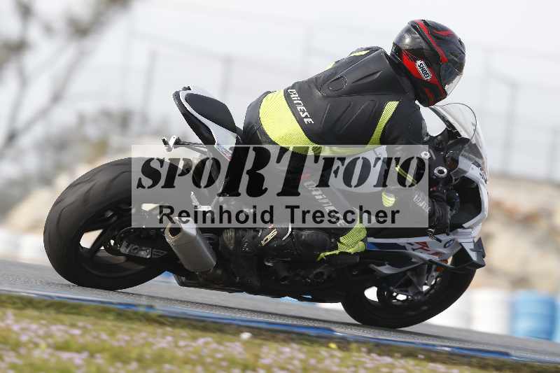 /Archiv-2024/02 29.01.-02.02.2024 Moto Center Thun Jerez/Gruppe gruen-green/backside